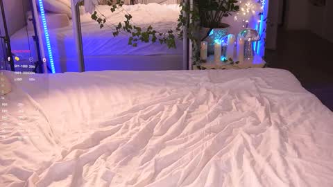 Snapshot of ffoxyflame chatting on March 4, 3:33 am -- stay in touch with me online show from March 4, 3:33 am