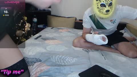 Alex33 Julia30 online show from December 19, 8:02 pm