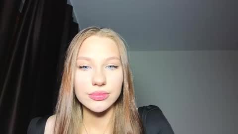 Snapshot of fiamoor chatting on February 12, 9:43 pm Fia online show from February 12, 9:43 pm