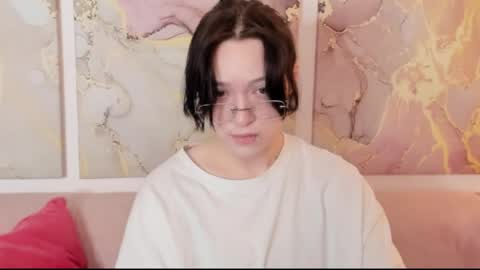 fiamoory online show from March 31, 1:40 am