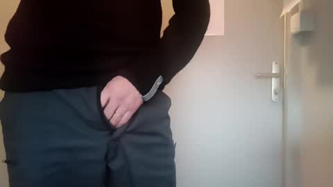 Snapshot of fifi010203 chatting on December 7, 12:02 pm fifi010203 online show from December 7, 12:02 pm