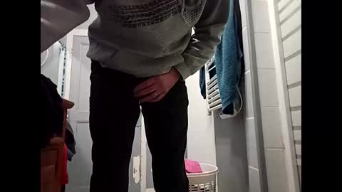 Snapshot of fifi010203 chatting on December 1, 6:46 pm fifi010203 online show from December 1, 6:46 pm