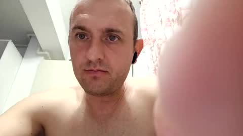 Snapshot of figonik chatting on October 29, 5:42 am Nick online show from October 29, 5:42 am