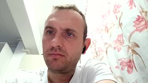 Snapshot of figonik chatting on October 31, 5:41 am Nick online show from October 31, 5:41 am