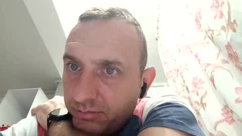 Snapshot of figonik chatting on November 19, 6:24 am Nick online show from November 19, 6:24 am