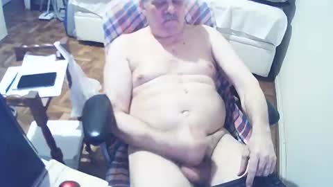 Snapshot of filhober chatting on December 6, 11:57 pm filhober online show from December 6, 11:57 pm