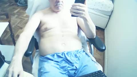 Snapshot of filhober chatting on February 17, 2:37 pm filhober online show from February 17, 2:37 pm