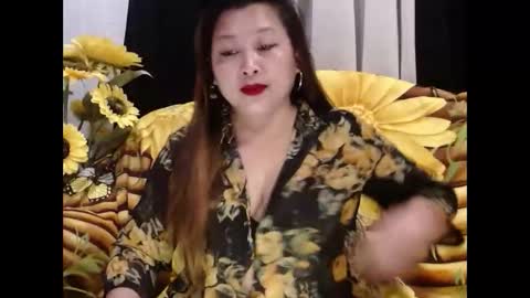 Yhen online show from May 28, 7:00 pm