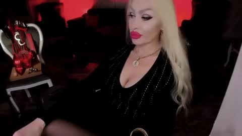 Snapshot of findom_god chatting on November 27, 6:26 am AlfaFemale online show from November 27, 6:26 am