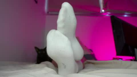 Snapshot of findomfeet_ chatting on May 3, 8:15 pm Ashley online show from May 3, 8:15 pm