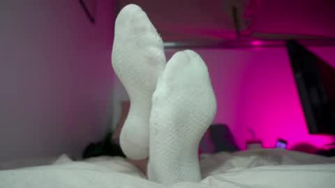 Snapshot of findomfeet_ chatting on May 13, 11:44 pm Ashley online show from May 13, 11:44 pm