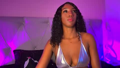 Snapshot of fiorelalenin chatting on February 10, 7:17 pm Fiorela Lenin online show from February 10, 7:17 pm