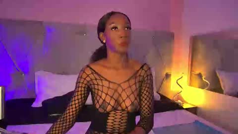 Snapshot of fiorelalenin chatting on September 19, 4:18 pm Fiorela Lenin online show from September 19, 4:18 pm