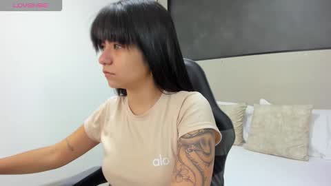 Snapshot of fiorella18_ chatting on November 18, 2:50 am F I O R E L L A online show from November 18, 2:50 am