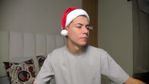 Snapshot of fireguy_99 chatting on December 18, 12:44 pm Nicolas online show from December 18, 12:44 pm