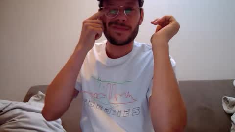 Snapshot of fit__will chatting on December 22, 1:08 pm fit__will online show from December 22, 1:08 pm