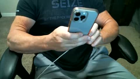 fitguy40 online show from November 28, 7:16 pm