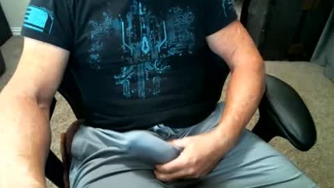 fitguy40 online show from December 2, 9:21 pm