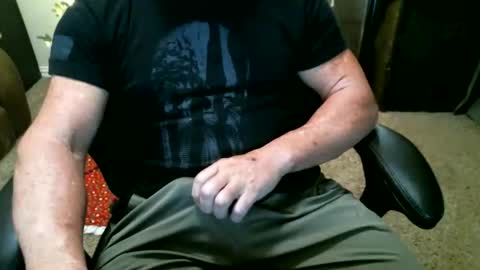 fitguy40 online show from December 13, 11:32 pm