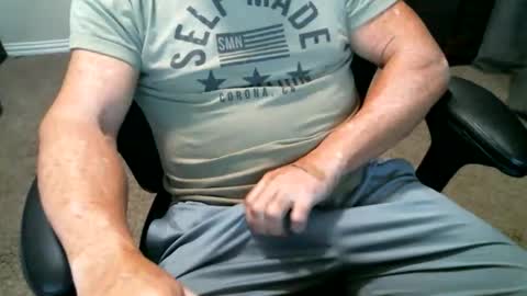 fitguy40 online show from February 3, 11:54 pm