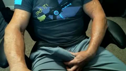 Snapshot of fitguy40 chatting on April 22, 3:20 am fitguy40 online show from April 22, 3:20 am