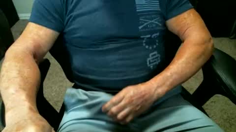 Snapshot of fitguy40 chatting on May 3, 3:45 am fitguy40 online show from May 3, 3:45 am