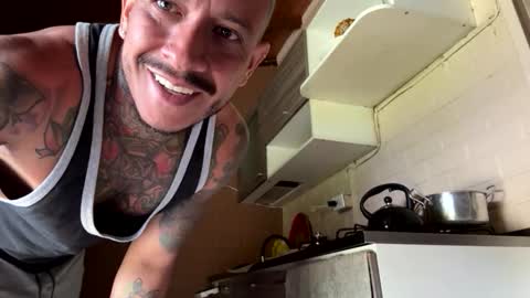 Elias Valencia online show from May 25, 12:44 pm