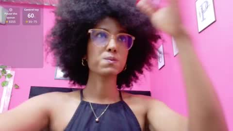 Snapshot of fitsexxyebony chatting on February 19, 8:05 pm Violetta online show from February 19, 8:05 pm