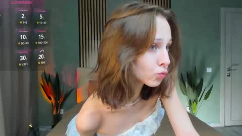 Snapshot of fixielu chatting on October 29, 3:09 am im Linda please give me thumbs up online show from October 29, 3:09 am