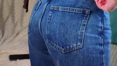 Amelia online show from April 10, 1:22 am