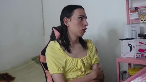 Snapshot of flaream_angel chatting on November 5, 5:46 pm Alexa online show from November 5, 5:46 pm