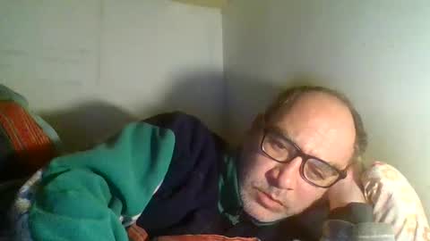 Snapshot of flashdreaming chatting on April 4, 9:34 pm Carlo online show from April 4, 9:34 pm