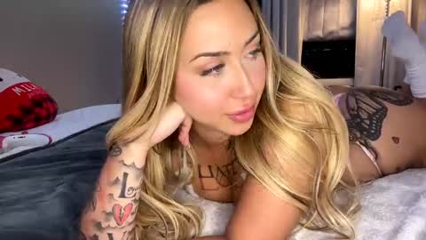 Snapshot of flexyroxxxy chatting on December 14, 2:12 am Roxy online show from December 14, 2:12 am