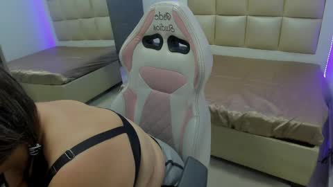 flora_js_ online show from April 14, 1:00 am