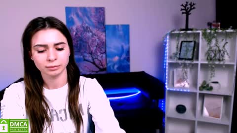 Snapshot of flora_ri chatting on January 16, 4:39 pm just ask me online show from January 16, 4:39 pm