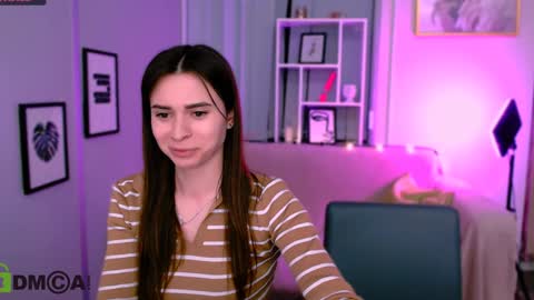 Snapshot of flora_ri chatting on January 24, 5:32 pm just ask me online show from January 24, 5:32 pm