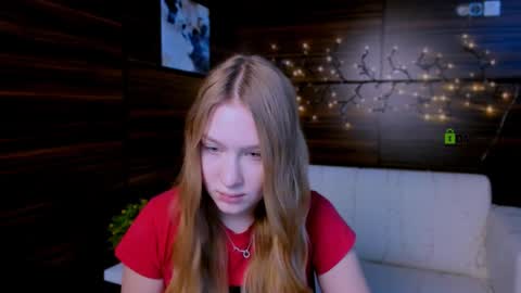 Snapshot of flora_ri chatting on January 25, 4:35 pm just ask me online show from January 25, 4:35 pm