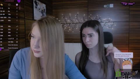 Snapshot of flora_ri chatting on January 27, 8:28 pm just ask me online show from January 27, 8:28 pm