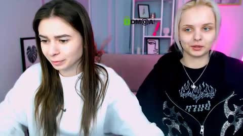 Snapshot of flora_ri chatting on February 11, 10:15 am just ask me online show from February 11, 10:15 am