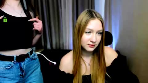 Snapshot of flora_ri chatting on February 18, 4:48 pm just ask me online show from February 18, 4:48 pm