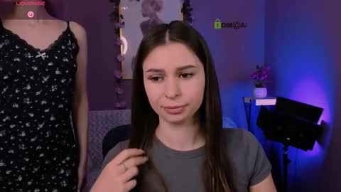 Snapshot of flora_ri chatting on October 19, 9:32 am just ask me online show from October 19, 9:32 am