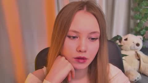 Snapshot of floralarsson chatting on June 7, 10:19 am hey there guys im Flora no not the one from WInx. But I love magical stuff and especially I love nature. I dont know I thin online show from June 7, 10:19 am