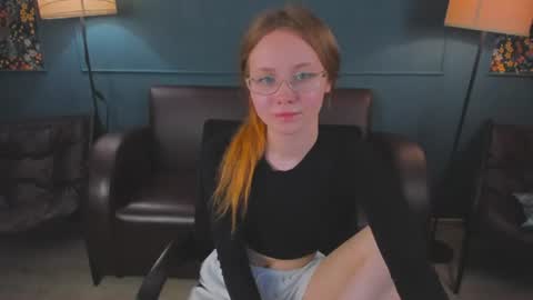 Snapshot of floralarsson chatting on June 11, 4:16 pm hey there guys im Flora no not the one from WInx. But I love magical stuff and especially I love nature. I dont know I thin online show from June 11, 4:16 pm