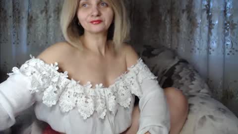 Snapshot of floretdiana chatting on December 19, 6:01 am floretdiana online show from December 19, 6:01 am