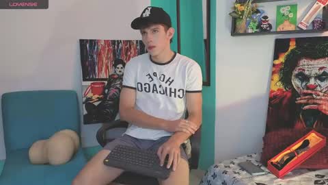 flowers109 online show from April 13, 10:26 pm