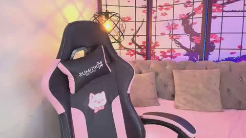  FLUFFY BUBBLE  online show from January 12, 4:18 am