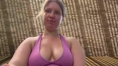 fluffy_bunnyxxx online show from April 15, 6:31 am