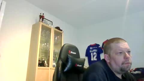 fluffy_espen online show from March 28, 6:24 am