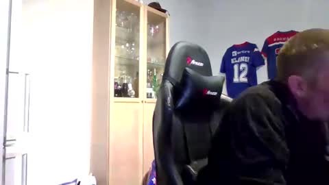 fluffy_espen online show from April 12, 2:00 pm