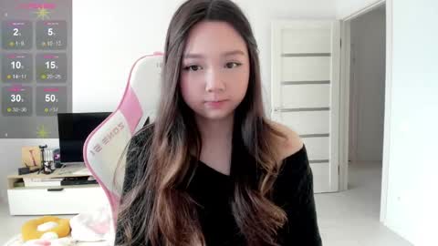 Snapshot of fluffy_rose chatting on June 2, 12:45 am Rose online show from June 2, 12:45 am